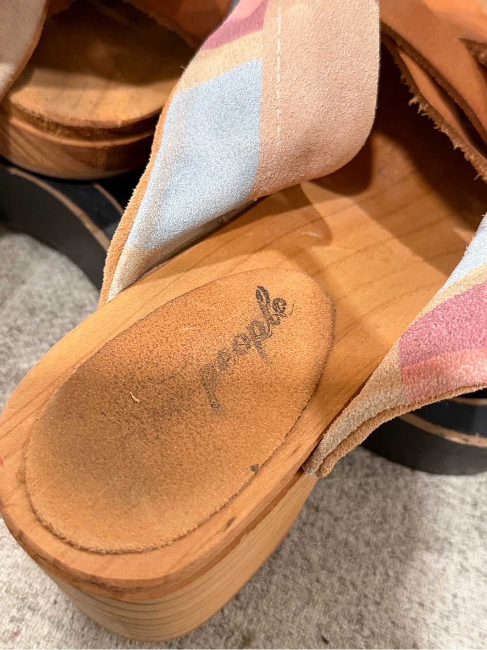 Free People Emmy Wrap Clogs 
Tan Suede & Leather Platform Sandals - Picture 12 of 12